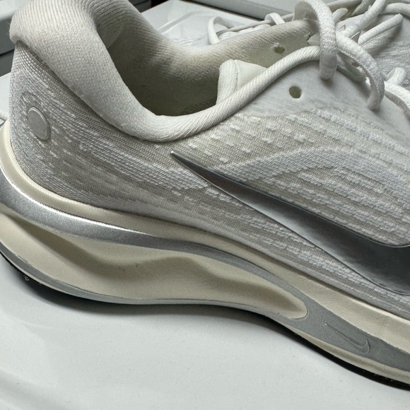 Nike Womens Journey Run White Running Shoes Size 8 Medium (B, M) - Picture 8 of 9